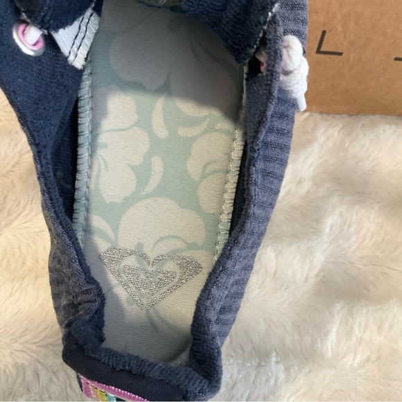 Roxy Women’s Slip On Blue Striped W/ Rainbow Detail Size 5 - Picture 6 of 6